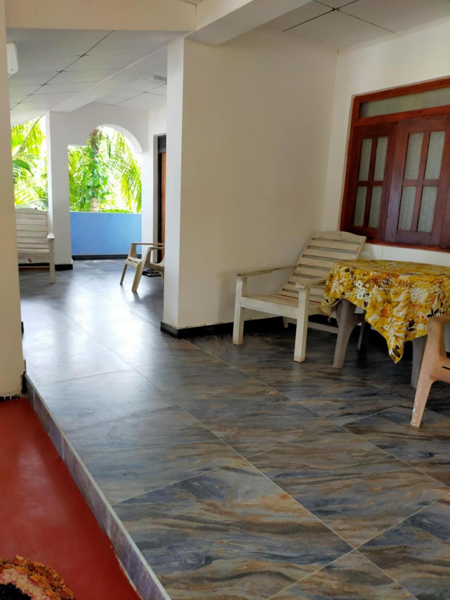 Chandi Gaya Beach Guesthouse Тангалле Екстер'єр фото